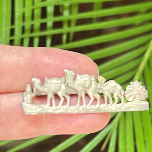 Vintage Silver Camel Caravan Brooch - Picture 2 of 16
